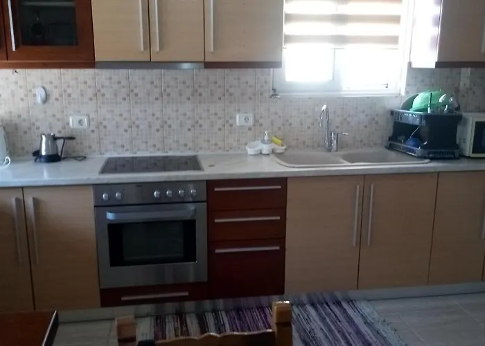 Christalex Guesthouse, Previously Alex Rooms