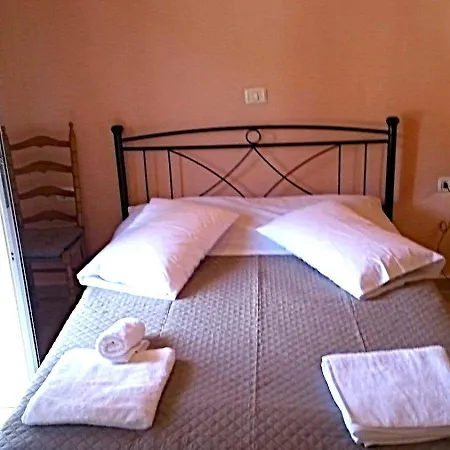 Christalex Guesthouse Himare Exterior photo